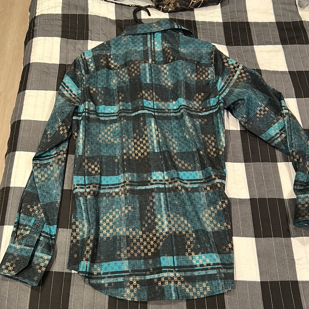 Button up - Picture 2 of 3